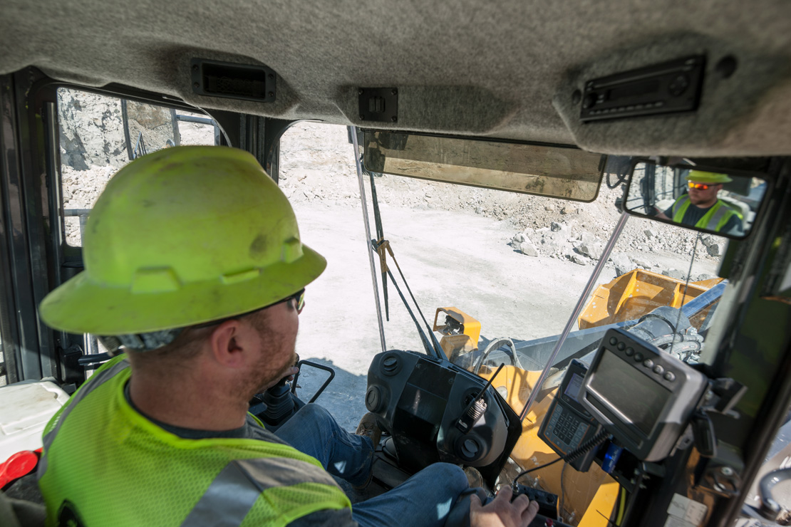 John Deere 944k Hybrid Wheel Loader - E-Mobility Engineering